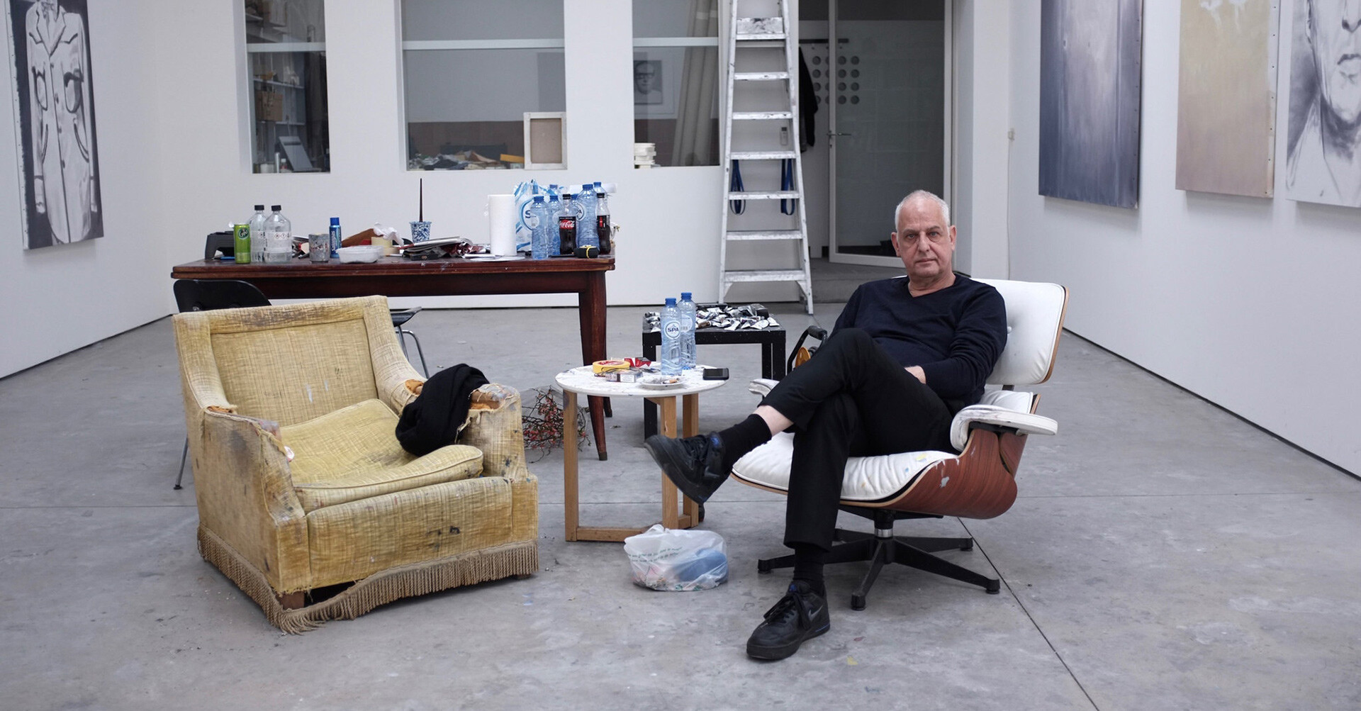 A photo of Luc Tuymans in his Antwerp studio by Mieke Verbijlen in 2020.