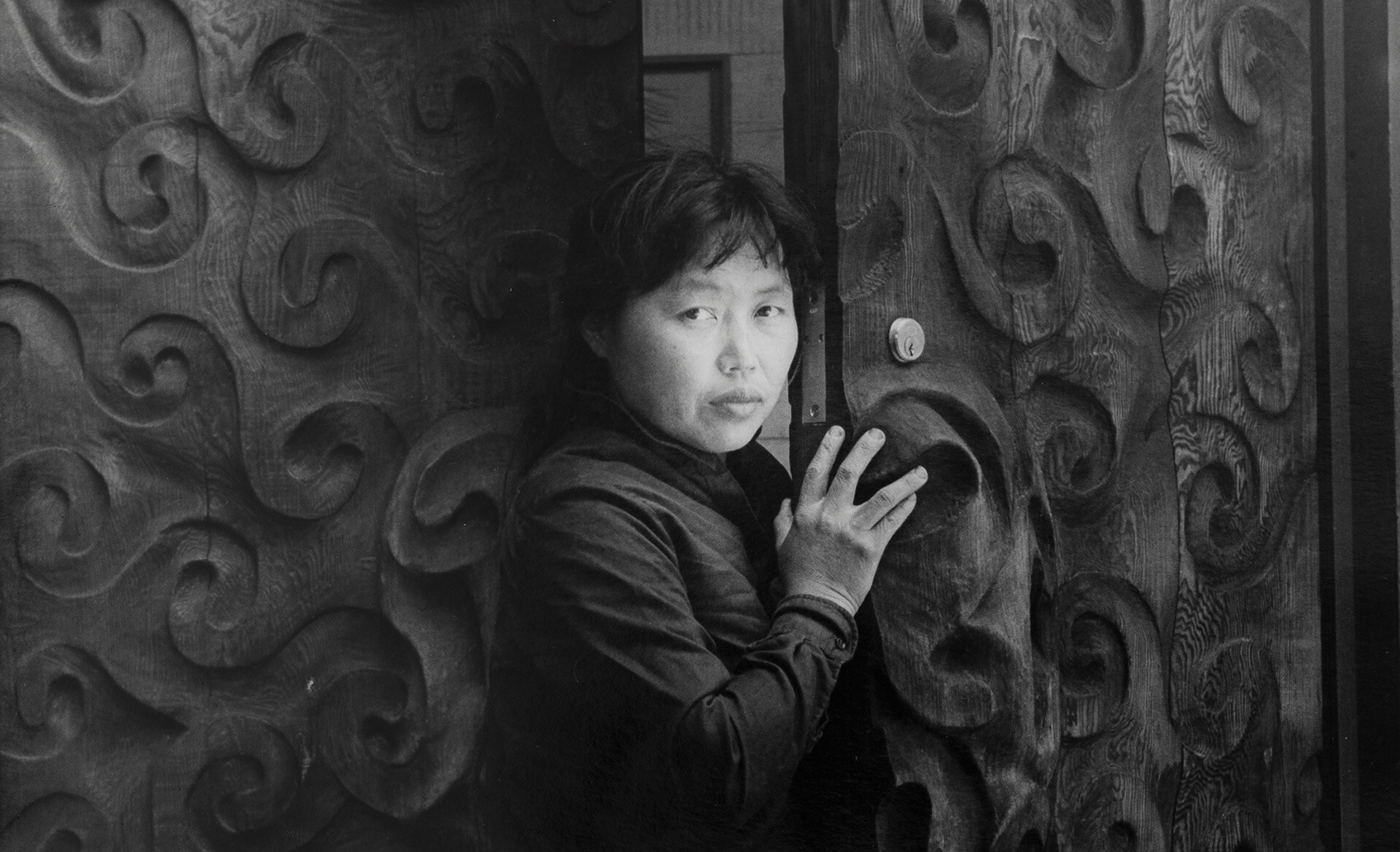A photo by Imogen Cunningham of Ruth Asawa standing at her door, dated 1963. 